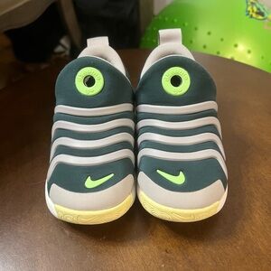 Nike Dynamo Go Jungle Green Sneakers